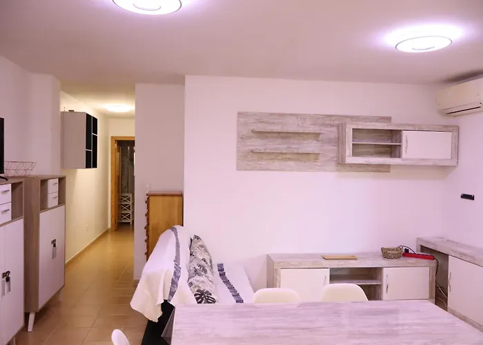 Apartment Edison Lek Con Aire