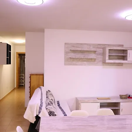Apartment Edison Lek Con Aire